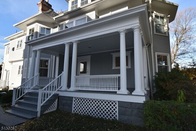 Building Photo - 92 Midland Ave