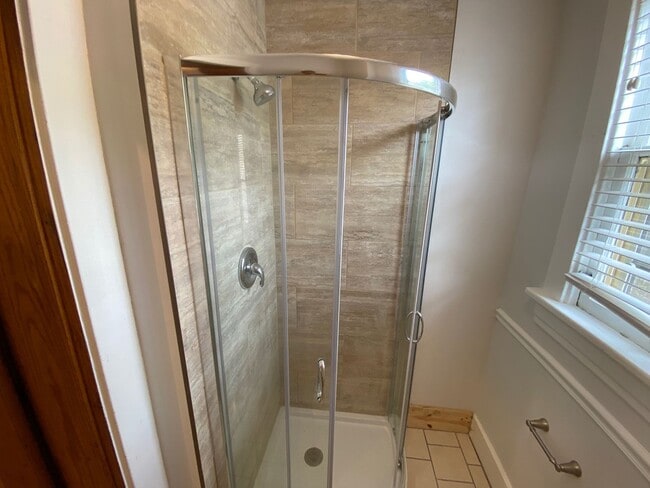 Foto del edificio - Huge Brick House! Free Parking!