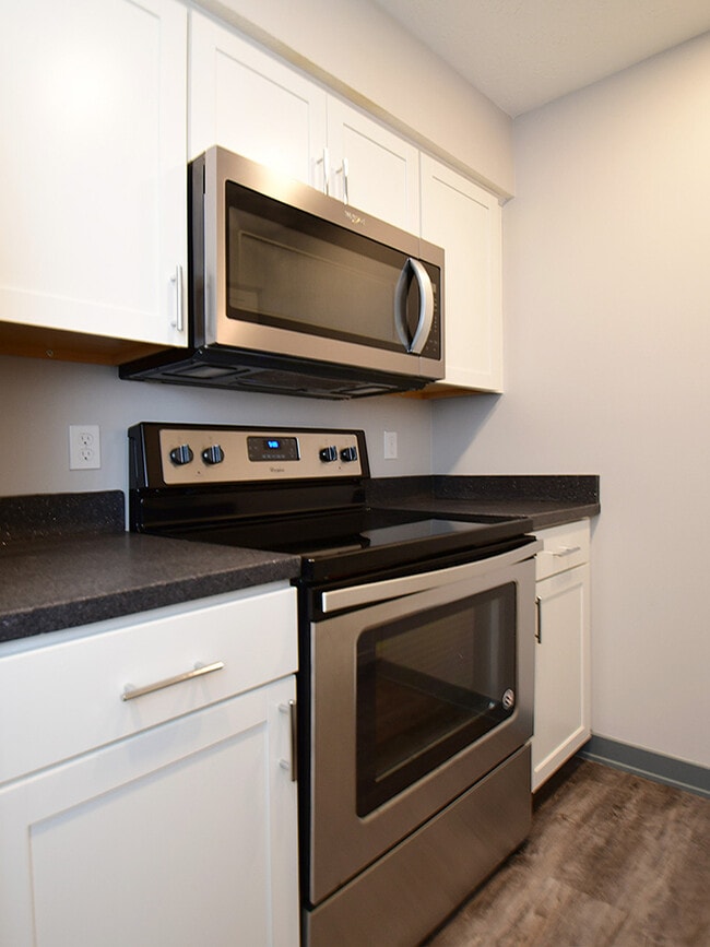 Building Photo - The Brenton Apartments