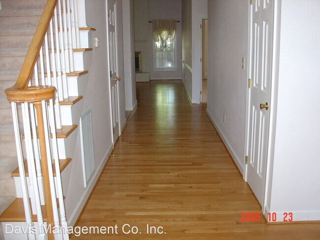 Building Photo - 5 br, 2.5 bath House - 402 Birkdale Court