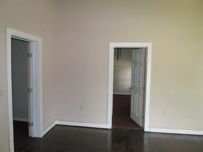 Building Photo - 302 Magnolia Ave