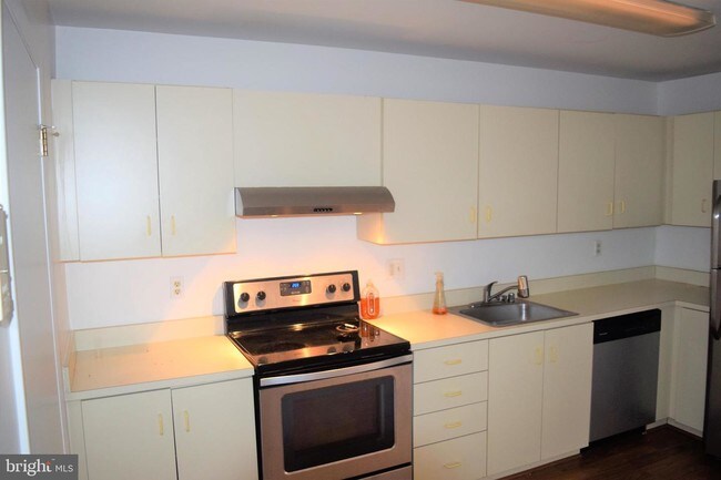 Foto del edificio - 8015 Valley Manor Rd