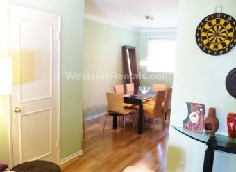 Primary Photo - 1520 N Hayworth Ave