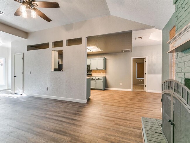 Building Photo - 617 Golden Eagle Dr