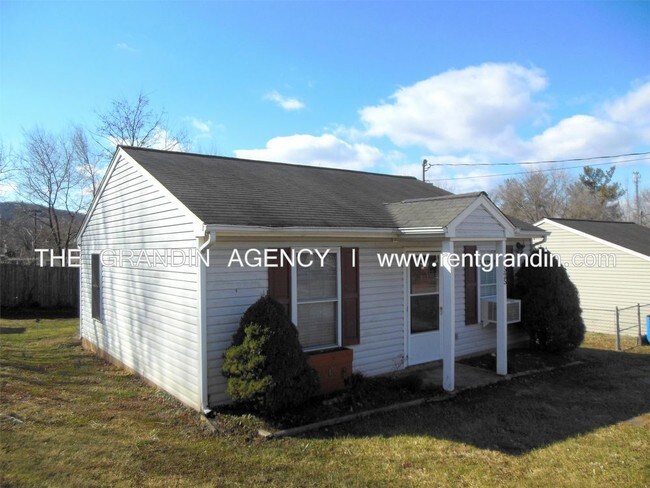 Foto del edificio - 1525 Riverside Ter SE