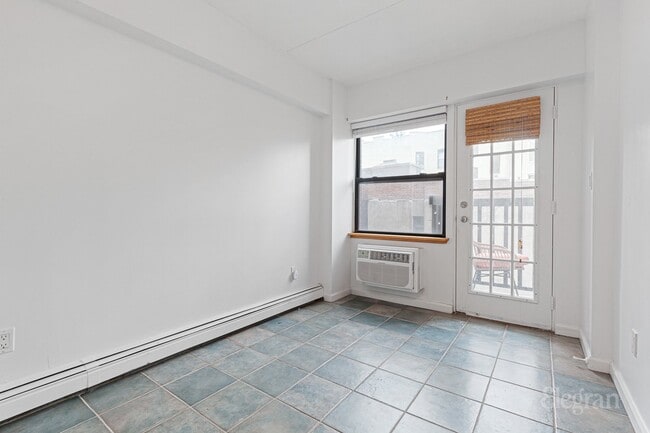 Building Photo - 200 Bowery St