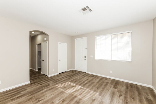 Building Photo - 9782 Vista Crest Ave
