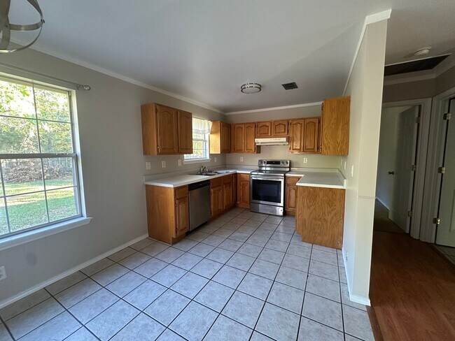 Foto del edificio - Welcome to this charming 3-bedroom, 2-bath...