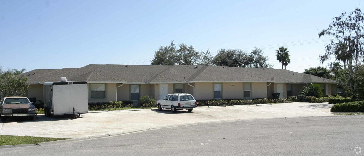 13884 York Ct, Wellington, FL 33414 Apartments in Wellington, FL