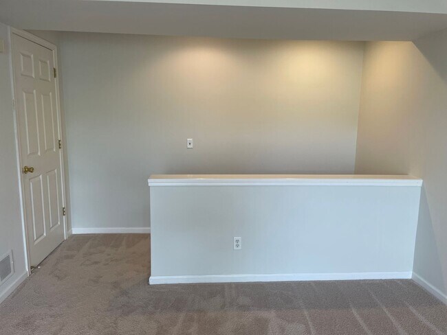 Foto del edificio - Shelby Twp 2-Bedroom,2-Bath, attached gara...