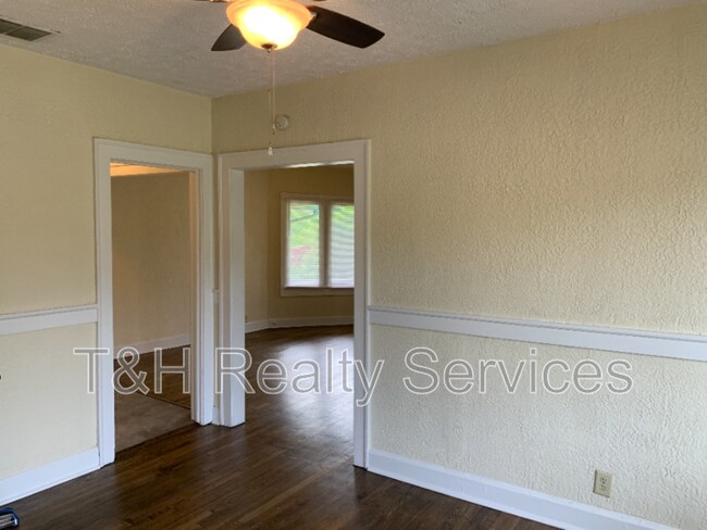 Foto del edificio - 3504 E Fall Creek Pkwy N Dr