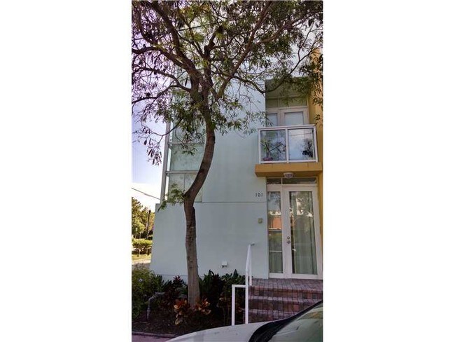 Foto del edificio - 8041 Harding Ave