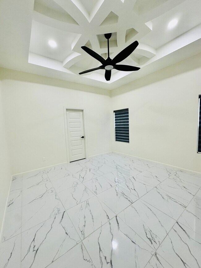 Foto del edificio - 210 N Veterans Blvd