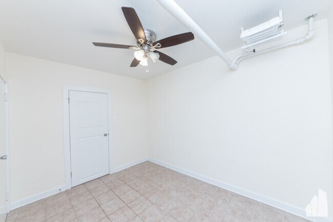 Foto del edificio - 4951 N Oakley Ave