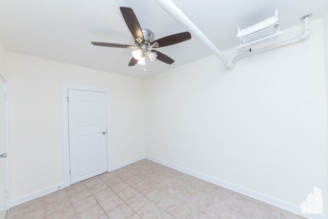 Building Photo - 4951 N Oakley Ave