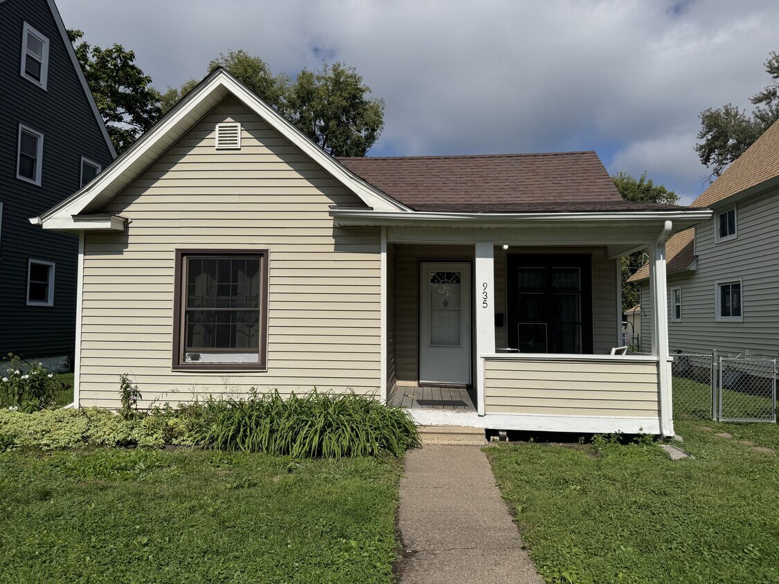 Foto principal - 935 Tuscarora Ave W