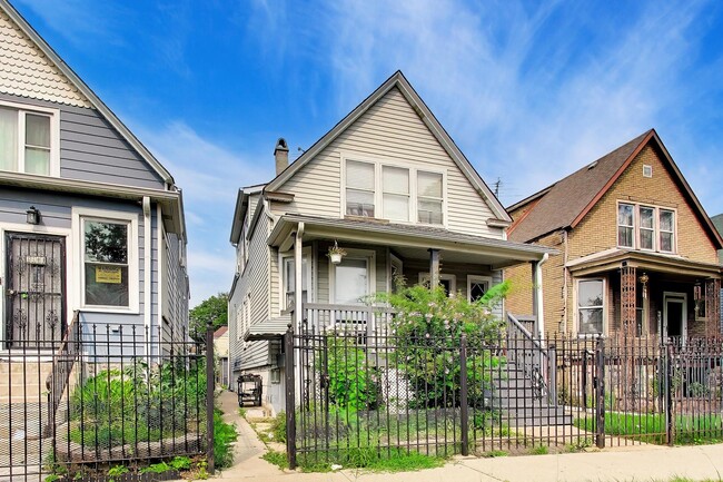 Building Photo - 2206 N Kostner Ave