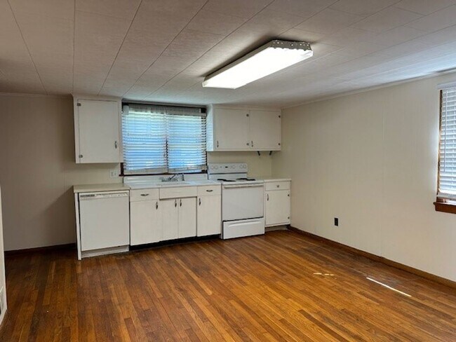 Building Photo - 1249 E Caracas Ave