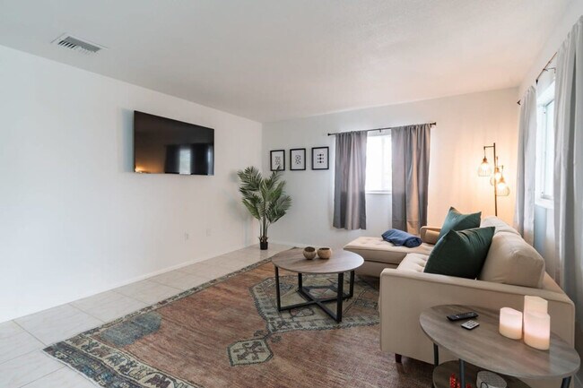 Building Photo - 505 Fillmore Ave