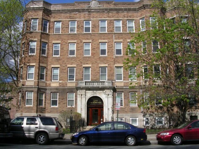 Building Photo - 207 Park Dr