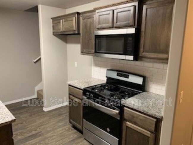 Foto del edificio - 2024 Buena Vida Ln