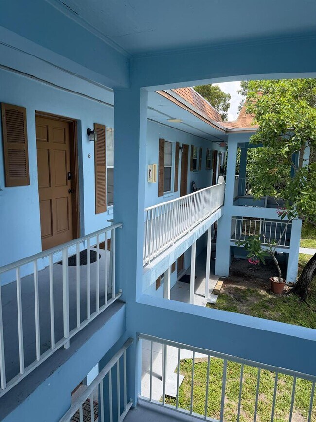 Foto del edificio - 4951 Wedgewood Way