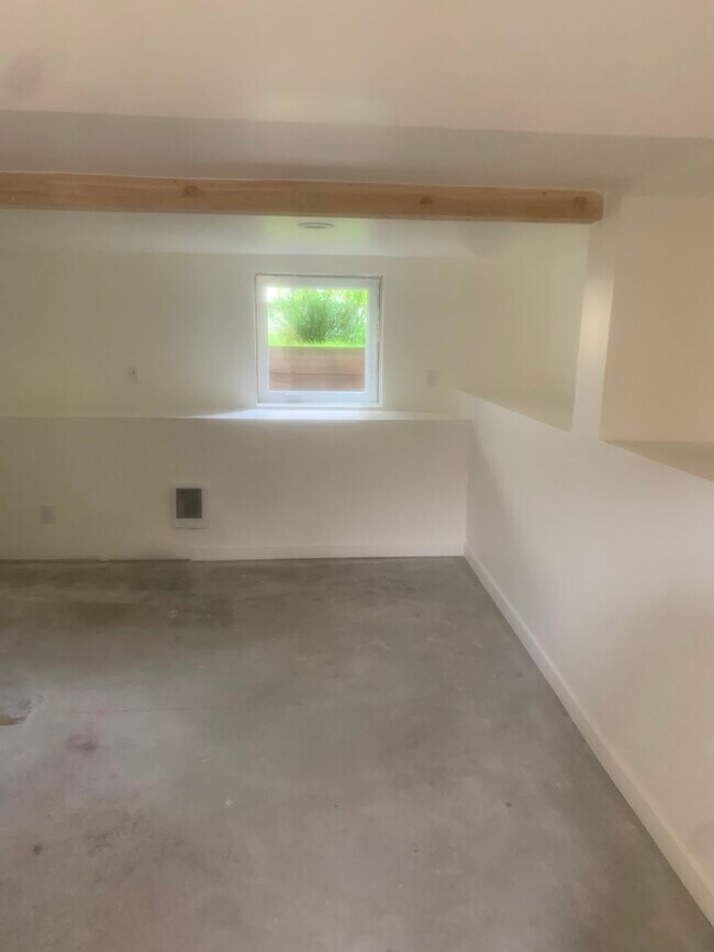 Sala de estar - 8300 N Dwight Ave