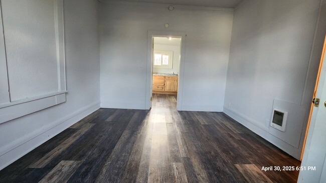 Building Photo - 430 S Holladay Dr