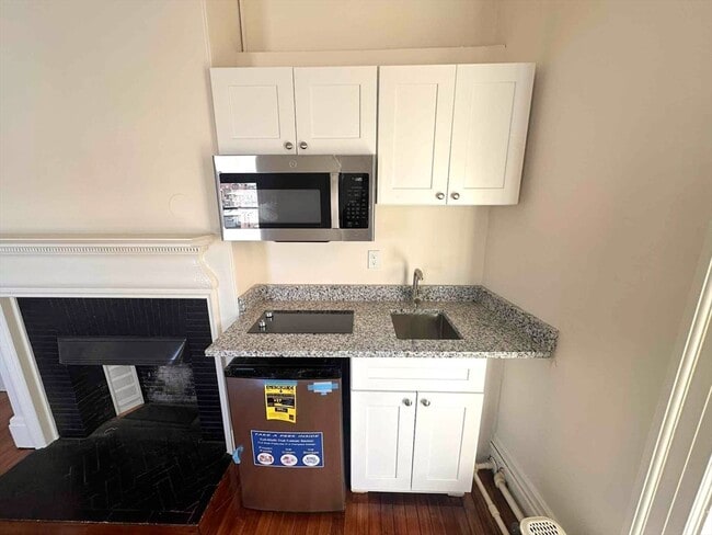 Building Photo - 49 Beacon St