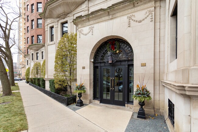 Building Photo - 2608 N Lakeview Ave