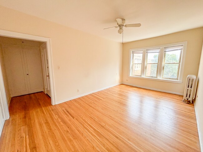 Foto del edificio - 6540 N Lakewood Ave