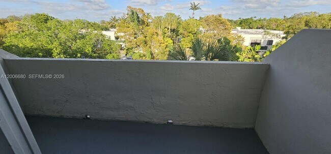 Foto del edificio - 6884 N Kendall Dr