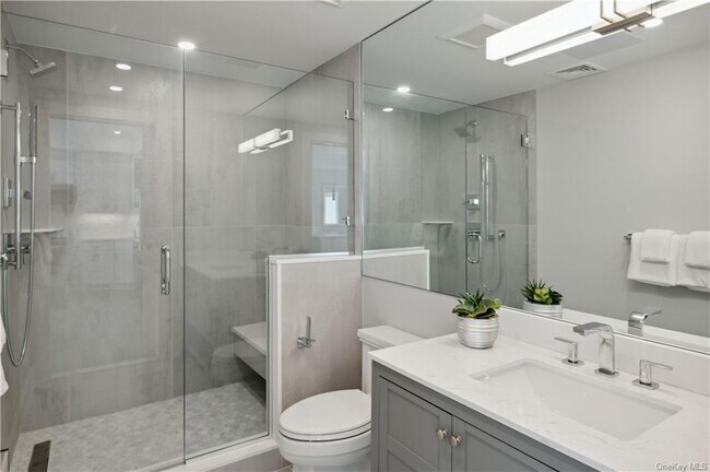 Foto del edificio - 355 Phillips Park Rd