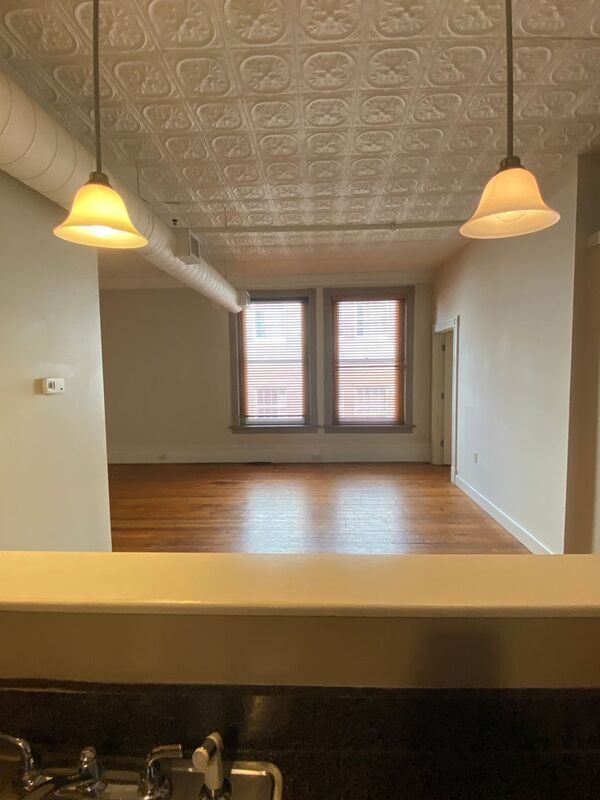 Building Photo - 121 W Broad St