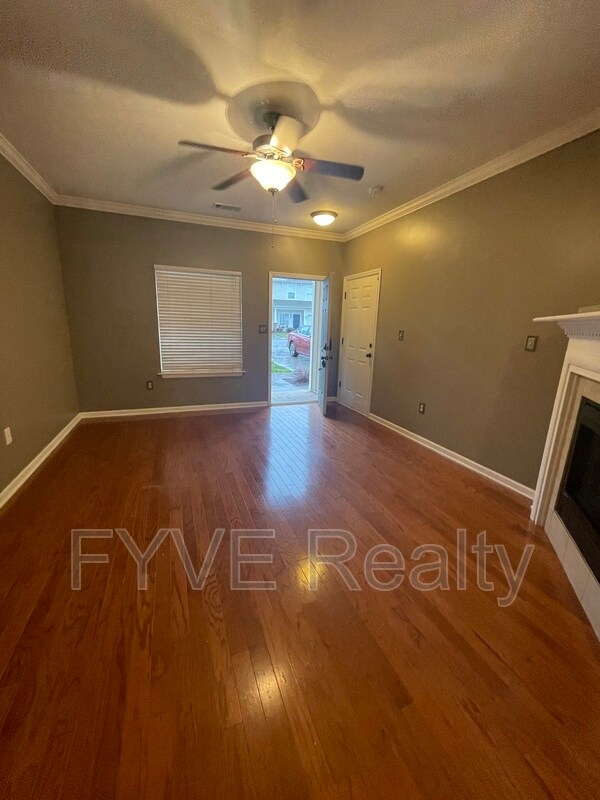 Foto del edificio - 10761 Carpenter Run Ln