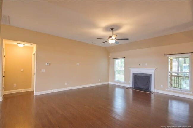 Building Photo - 124 Summer Creek Ln