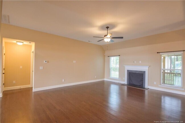 Foto del edificio - 124 Summer Creek Ln