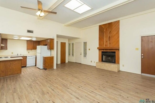 Building Photo - 1009 W Poe St