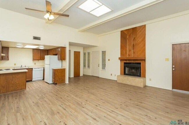 Foto del edificio - 1009 W Poe St