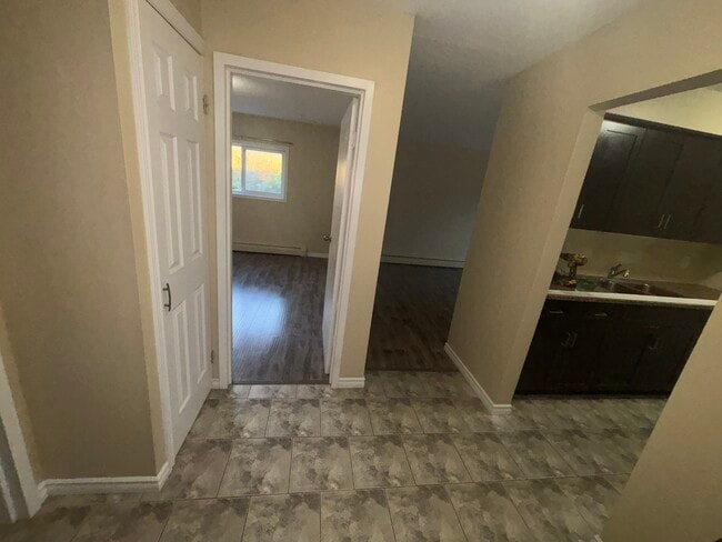 Building Photo - 30-30 Westmount Rd W