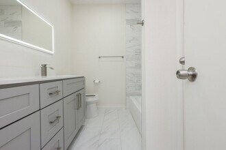 Building Photo - 17441 Red Oak Dr