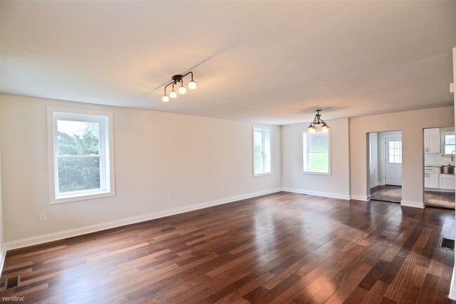 Building Photo - 147 Lachenour Ave