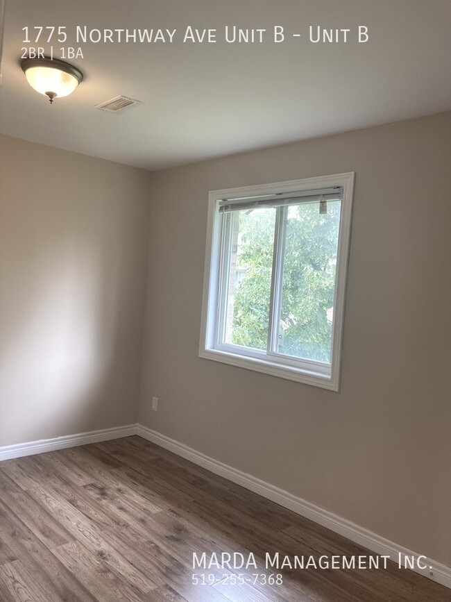 Building Photo - 2 BDRM UPPER ON NORTHWAY
