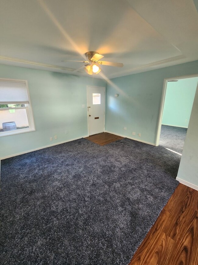 Building Photo - Retro Style Beach Apartment- Water Included!