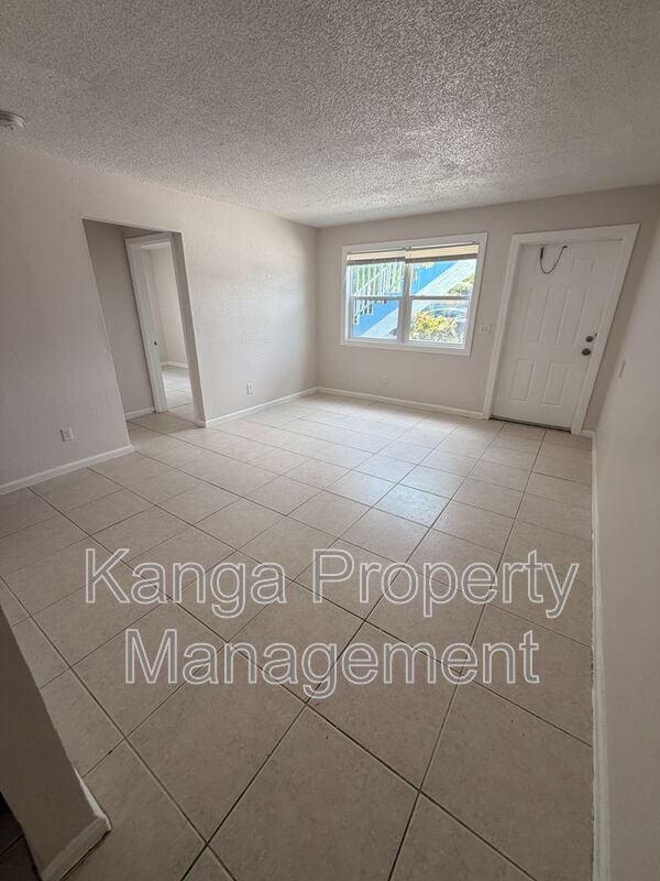 Building Photo - 1618 W 26th Ct