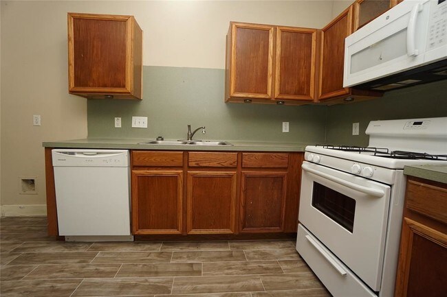 Building Photo - 607 Aweigh Dr