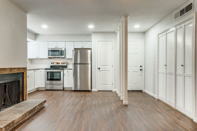 Foto del edificio - Creekside Condominumums