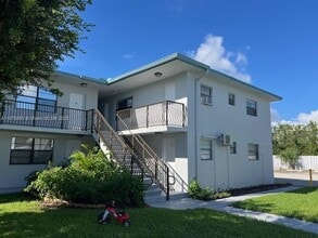 Building Photo - 4450 SW 67th Ave