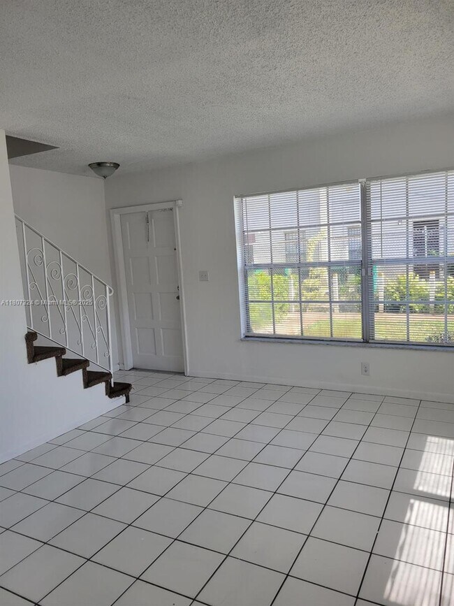 Foto del edificio - 2500 NW 52nd Ave