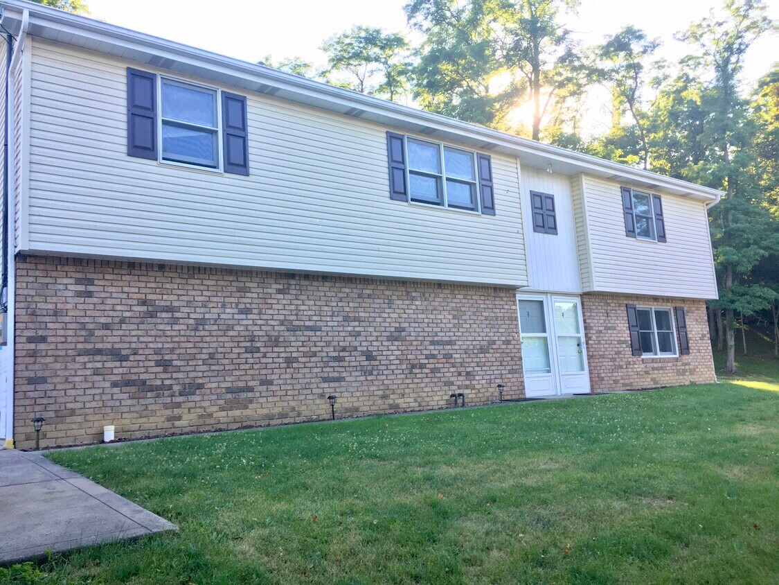 2 Whites Ln, Canonsburg, PA 15317 Townhome Rentals in Canonsburg PA
